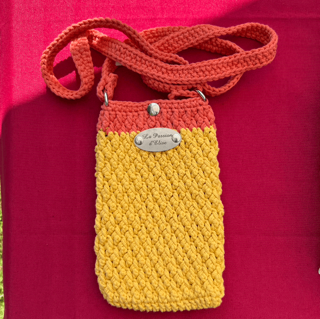 Pochette de téléphone au crochet